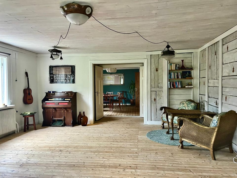 Game Room, Living room, Photo of the whole room, Seating area