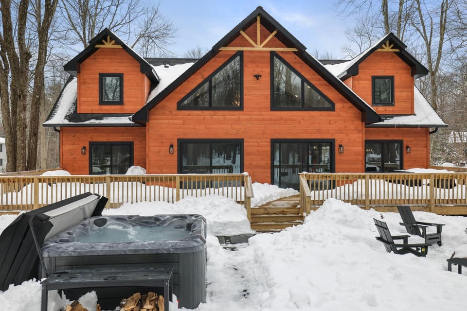 Property building, Winter, Hot Tub, Balcony/Terrace