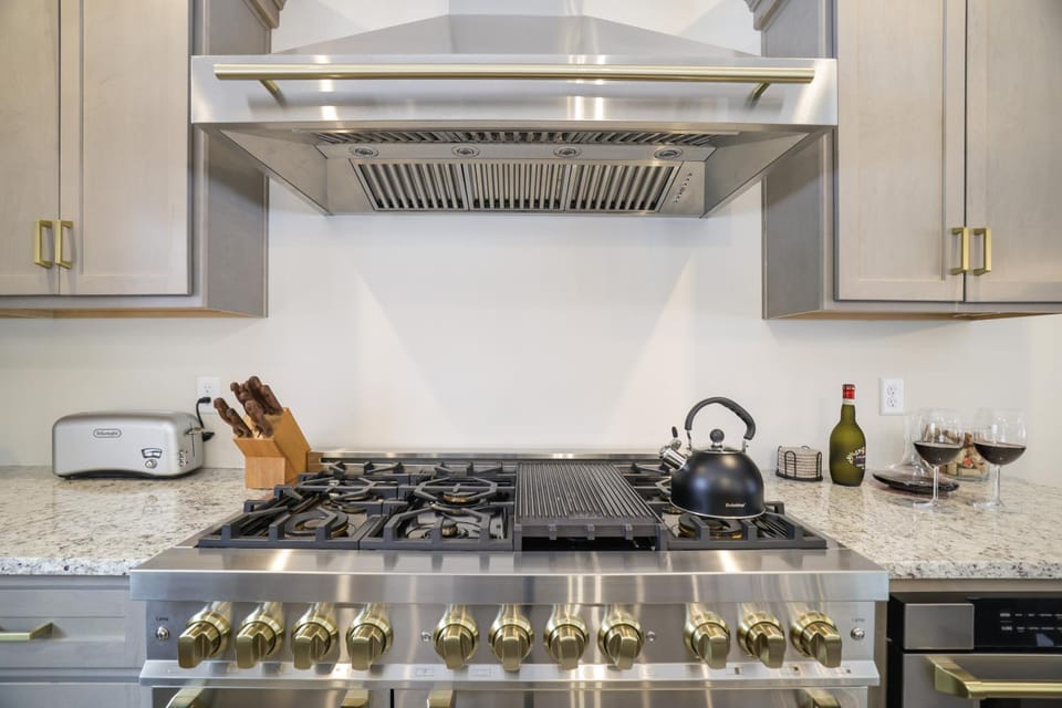 Kitchen or kitchenette, stove