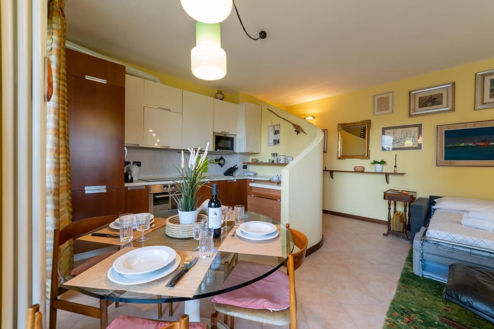 Rho Fiera Milano - San Siro Stadium, VIntage House & Private Garage Apartment in Milan