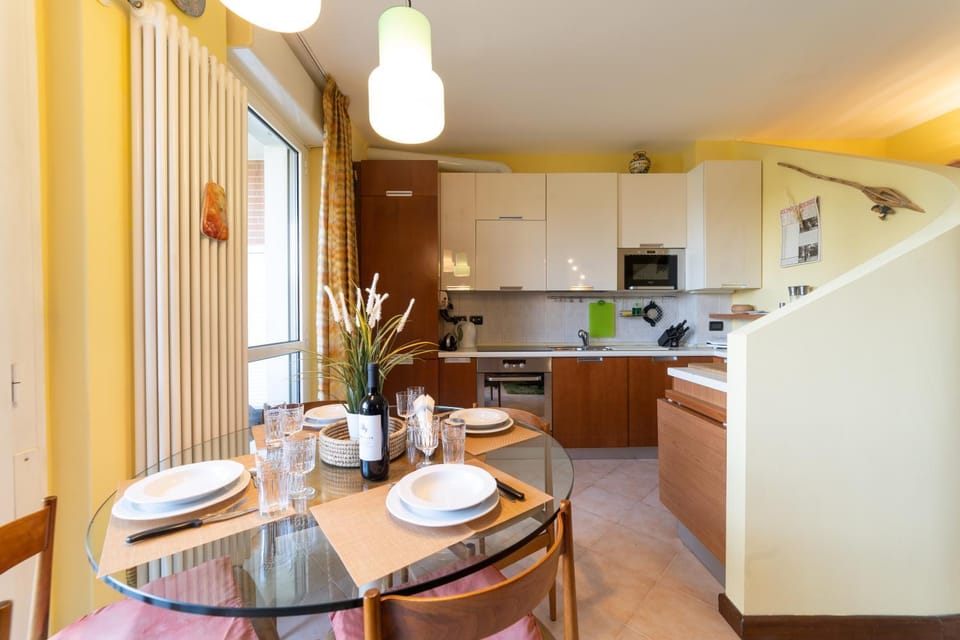 Rho Fiera Milano - San Siro Stadium, VIntage House & Private Garage Apartment in Milan