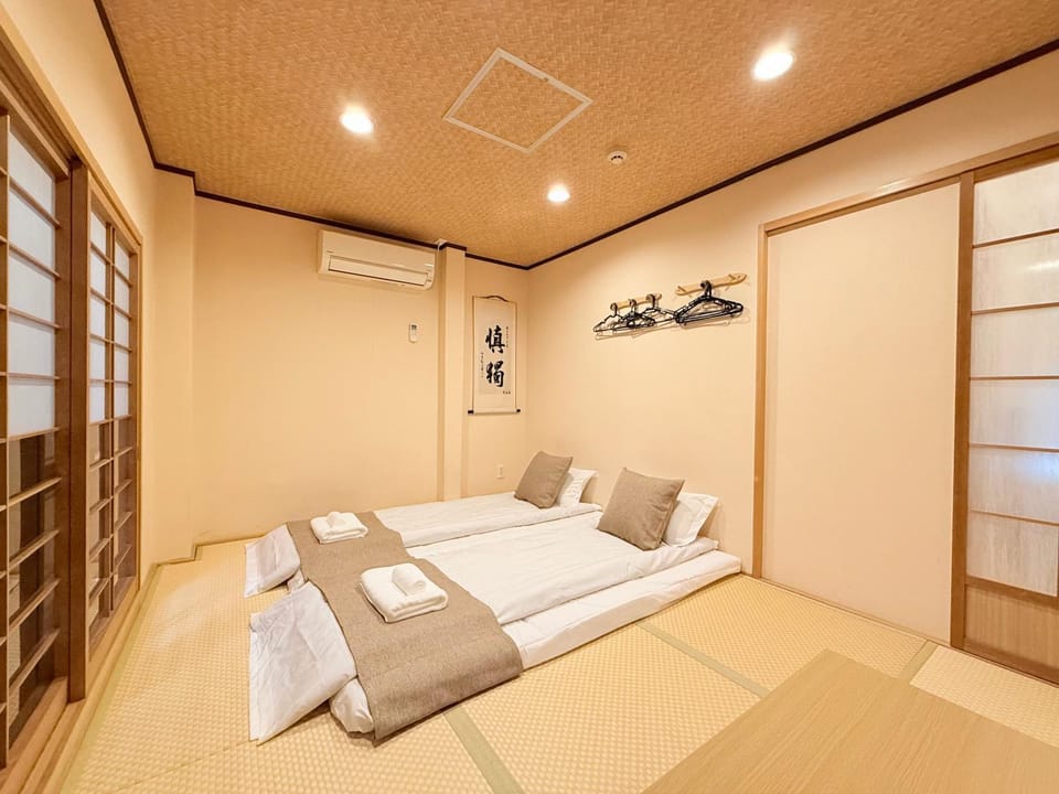 难波4分钟车站旁 机场直达 通天阁 心斋桥 梅田 Usj 全新日式 2卧室1厨1卫1浴 最大5人 Villa in Osaka