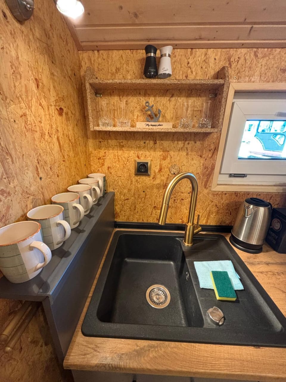 Kitchen or kitchenette, kitchen