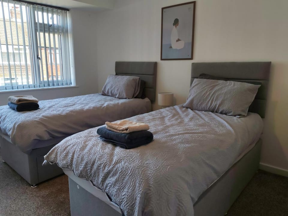 Spacious 3-Bed House in Coventry - Free Parking Apartment in Coventry