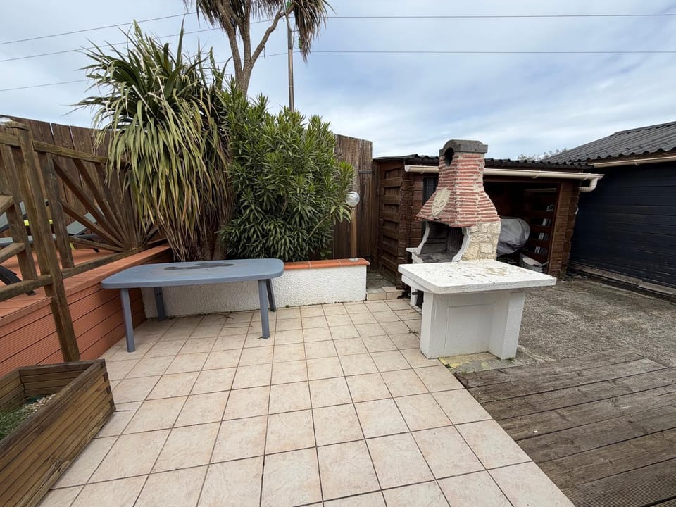 Patio, BBQ facilities