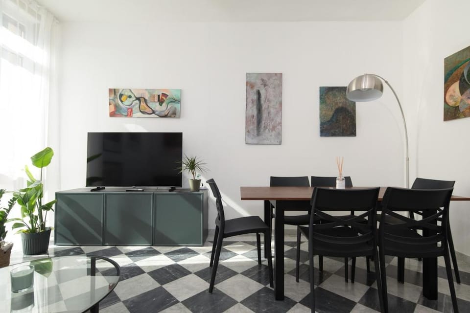 Communal lounge/ TV room, Dining area