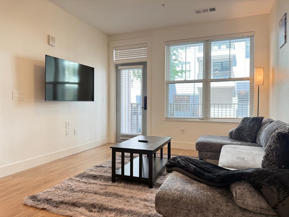 Modern Walkup Near Downtown ATL Apartment in Buckhead