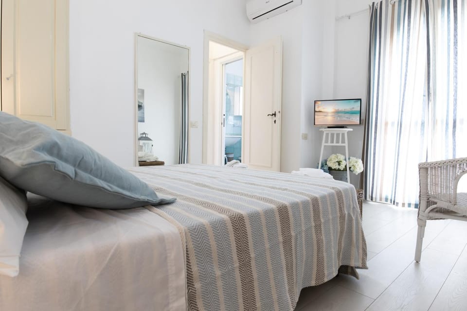 TV and multimedia, Bedroom, air conditioner