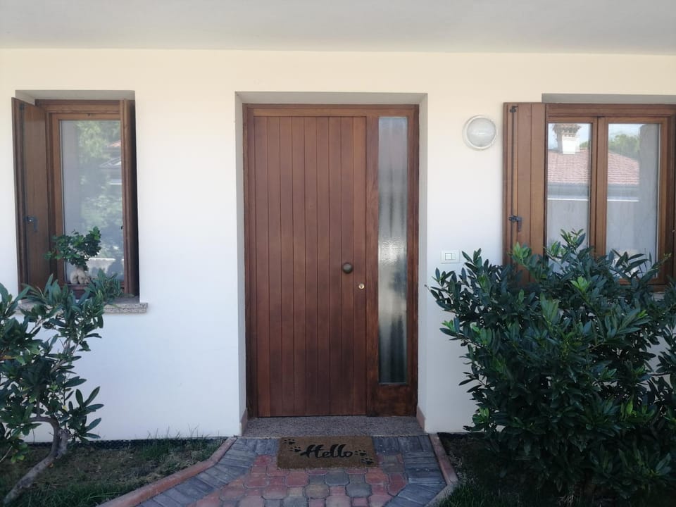 Facade/entrance
