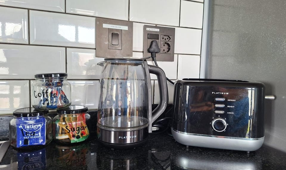 Coffee/tea facilities, toaster, kitchen