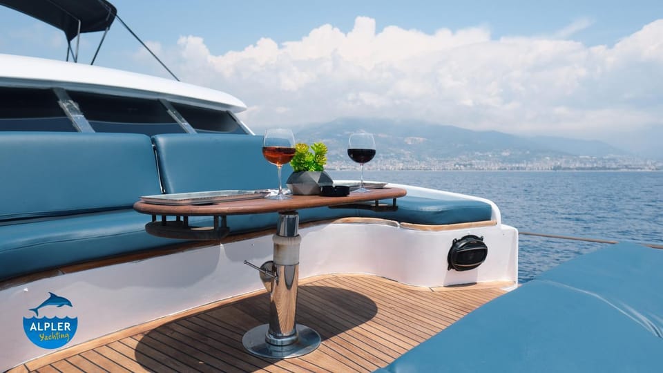 vip motoryat Docked boat in Alanya