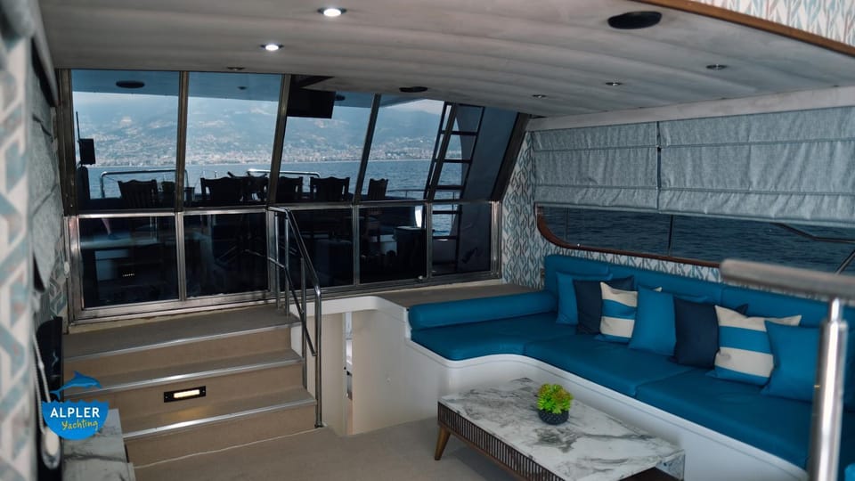 vip motoryat Docked boat in Alanya