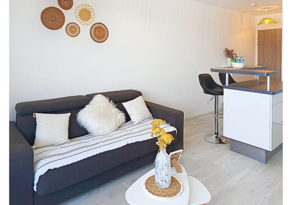 Living room, internet
