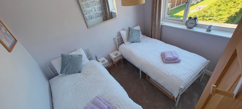 Near beach - Garden - Pets - Parking - Sleeps 4 House in Towyn