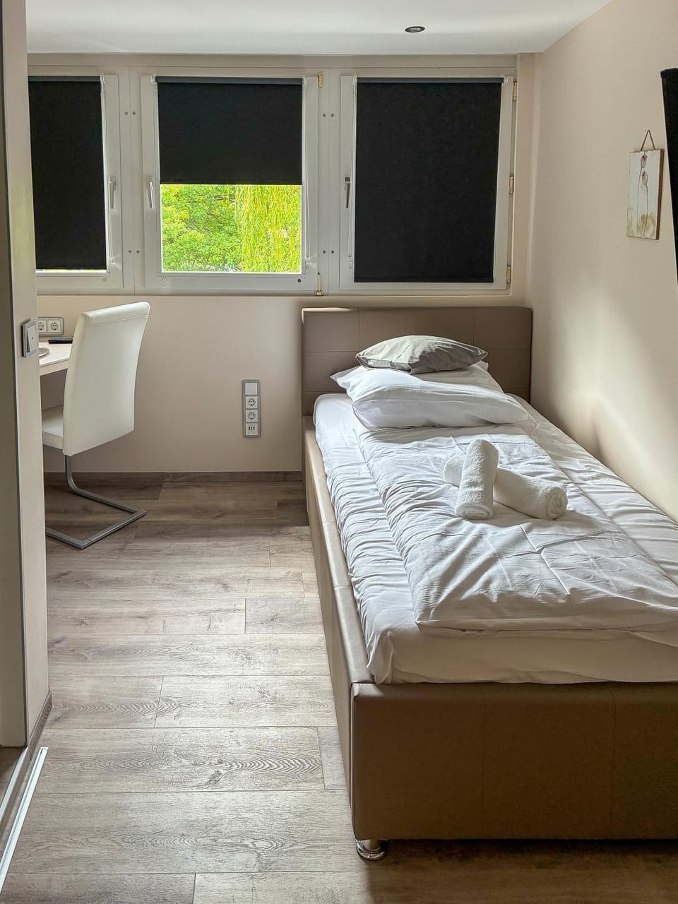 Bed, Photo of the whole room, Bedroom