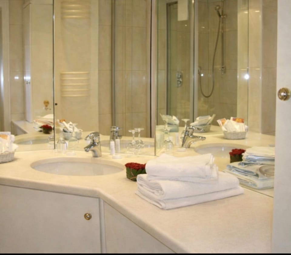 Bathroom, towels