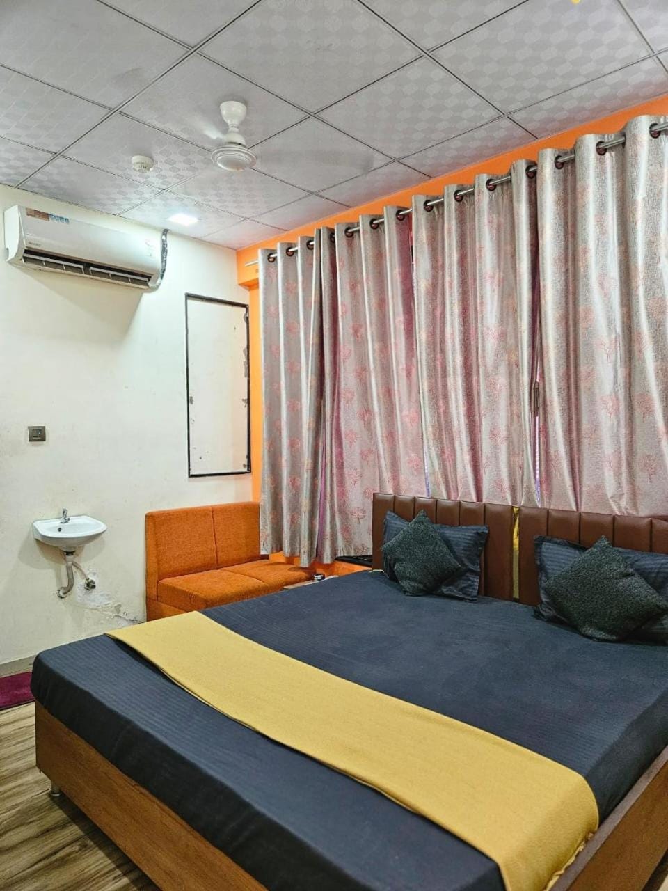hotel orange palace Hotel in Gujarat