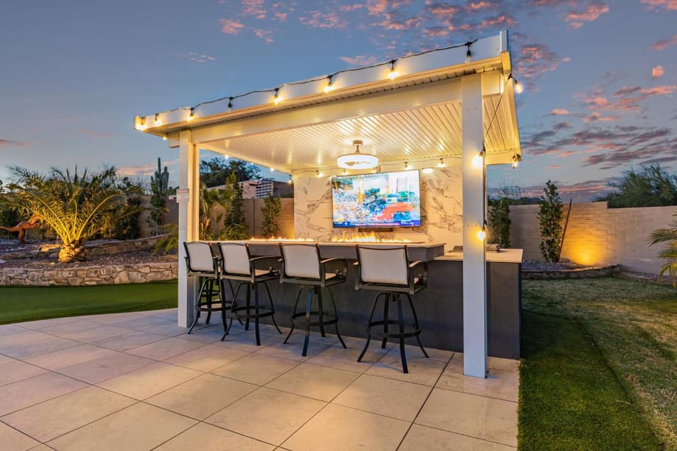 Spacious Camelback View Home with Pool & Firepit House in Paradise Valley