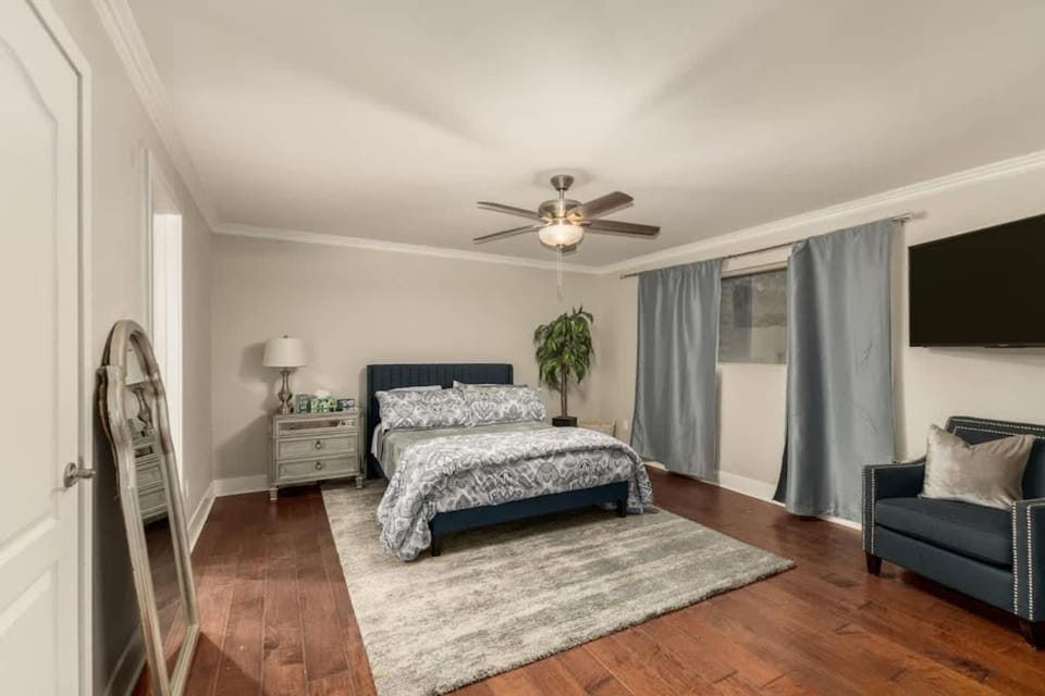 Spacious Camelback View Home with Pool & Firepit House in Paradise Valley
