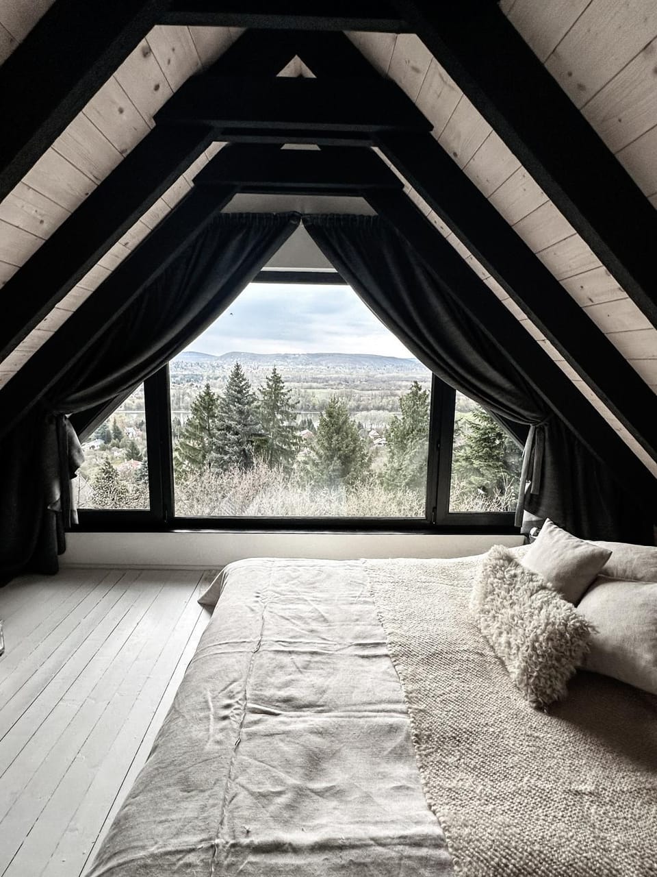 Natural landscape, Bedroom, Mountain view