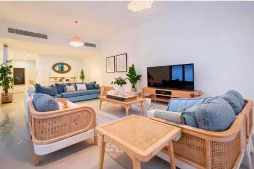 Communal lounge/ TV room, TV and multimedia, Living room, Seating area, Evening entertainment, air conditioner