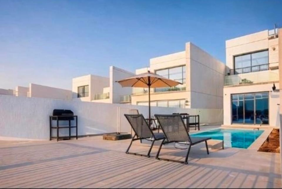 Property building, Patio, Day, View (from property/room), Balcony/Terrace, Pool view, Swimming pool, sunbed