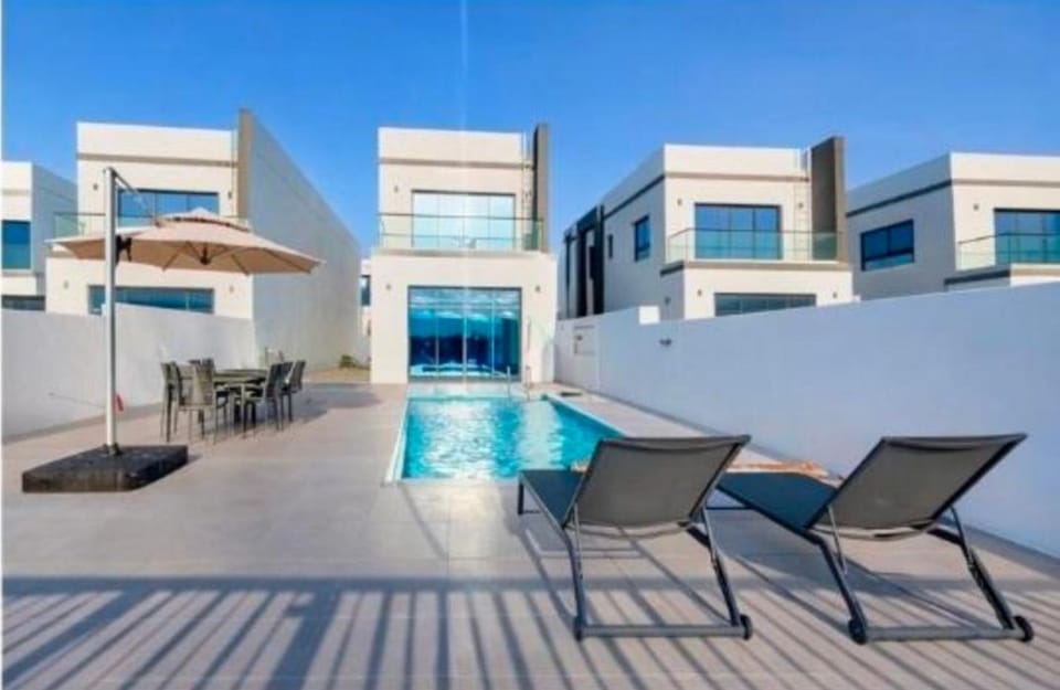 Property building, Patio, Day, View (from property/room), Balcony/Terrace, Pool view, Swimming pool, sunbed