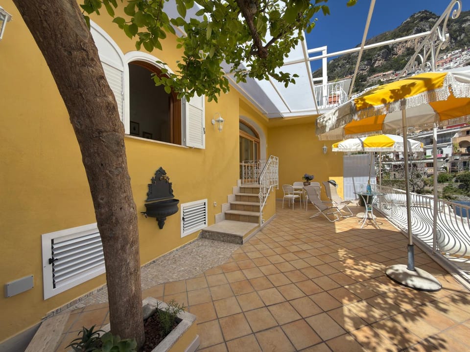 Property building, Balcony/Terrace
