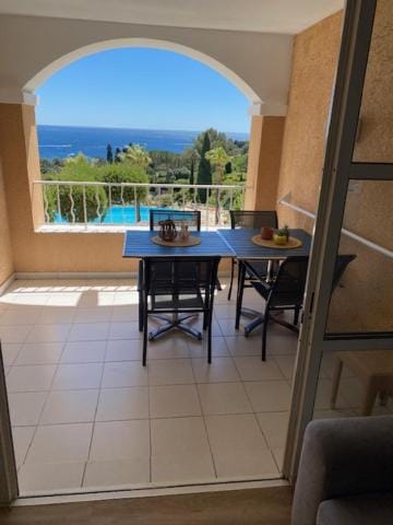 Magnifique vue sur la Méditerranée ! votre séjour d'exception vous attend Apartment in Saint-Raphael