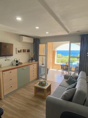 Magnifique vue sur la Méditerranée ! votre séjour d'exception vous attend Apartment in Saint-Raphael