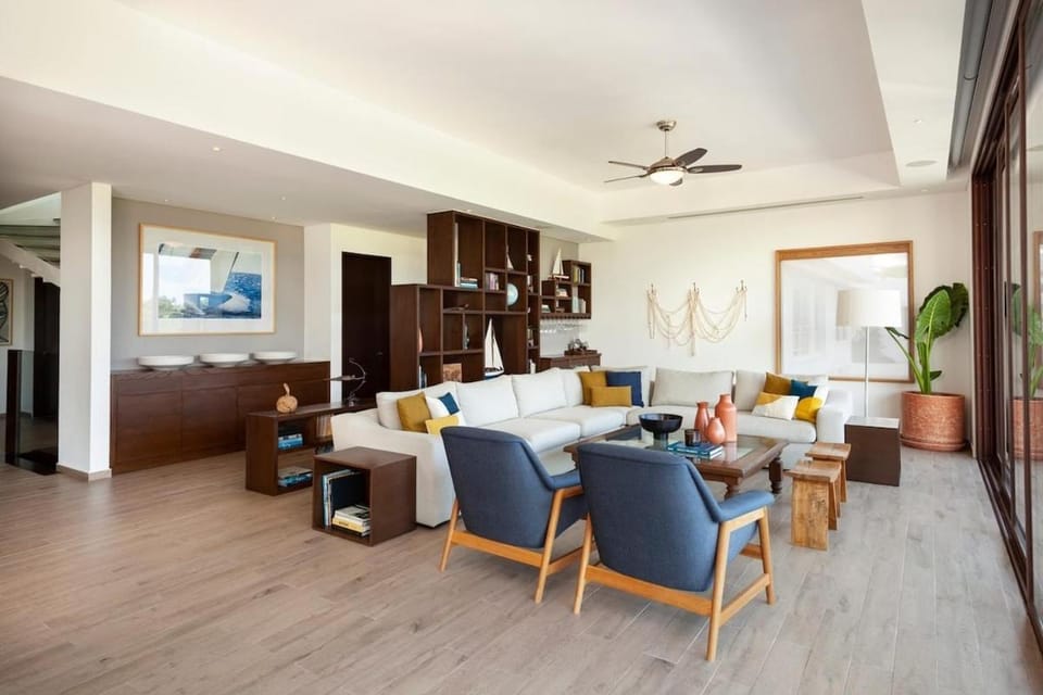 Lucury Villa Waterfront 6 Bedroom Villa in Cancun