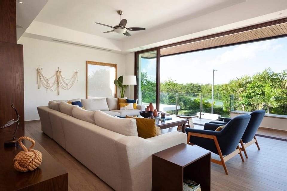 Lucury Villa Waterfront 6 Bedroom Villa in Cancun