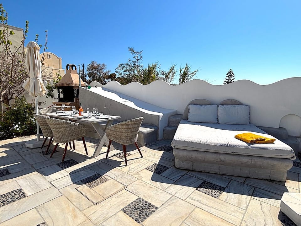 Patio, Day, View (from property/room), Balcony/Terrace, Living room, Seating area, Dining area