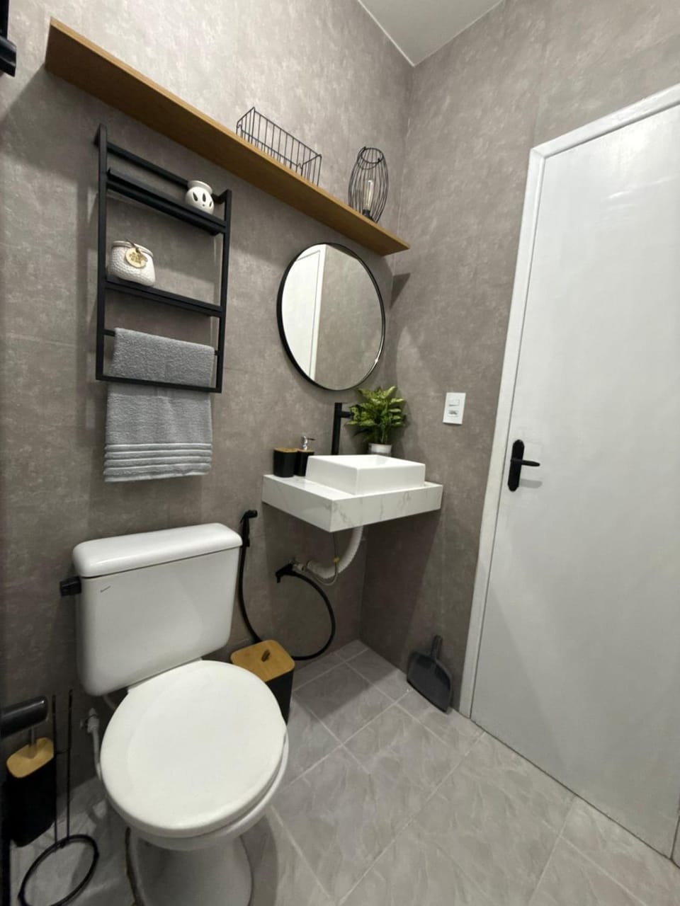 Toilet, Bathroom, towels