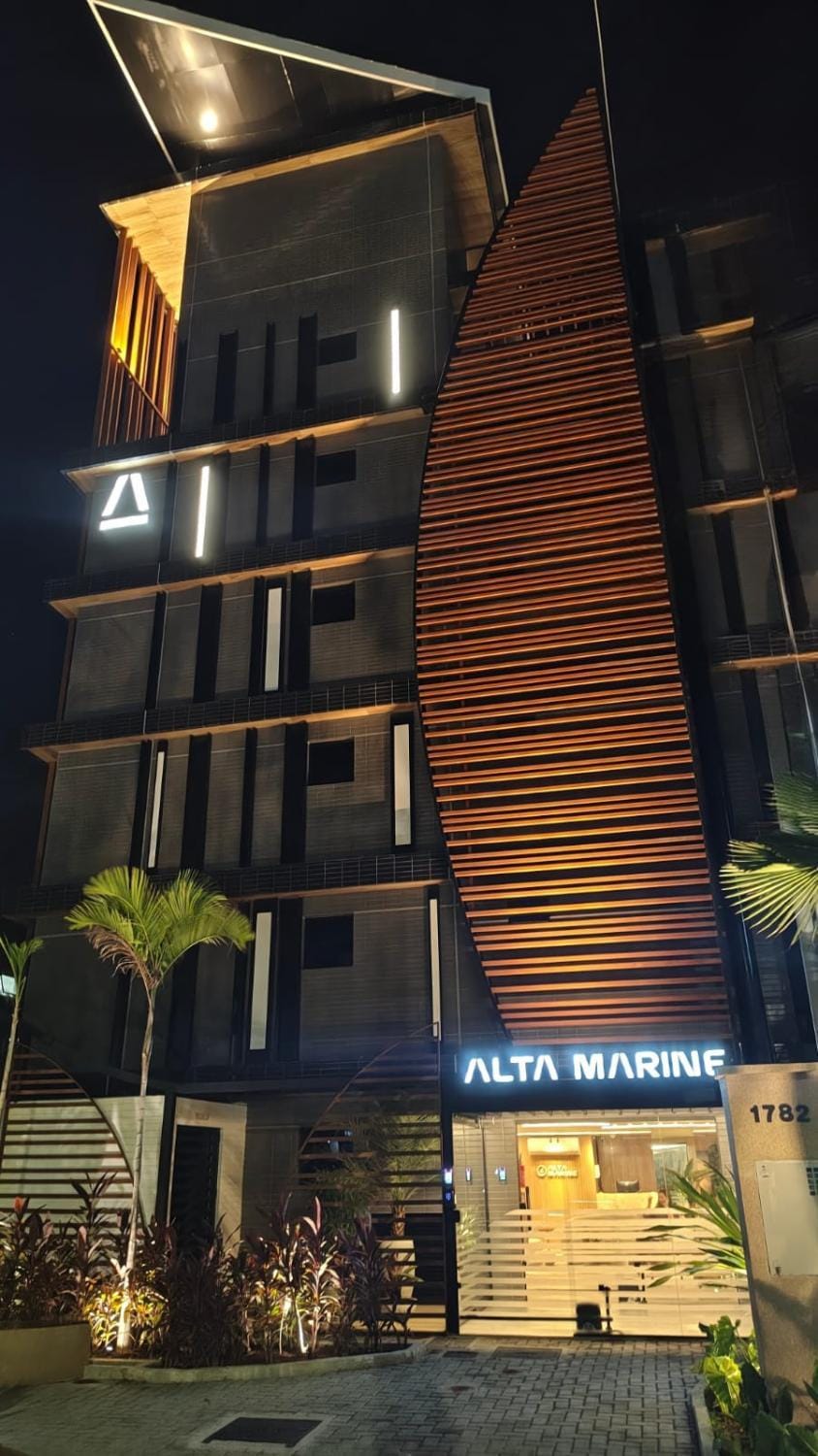 Property building, Facade/entrance, Night