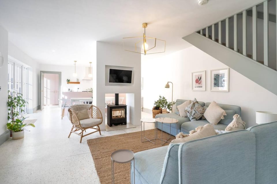 TV and multimedia, Seating area, Evening entertainment