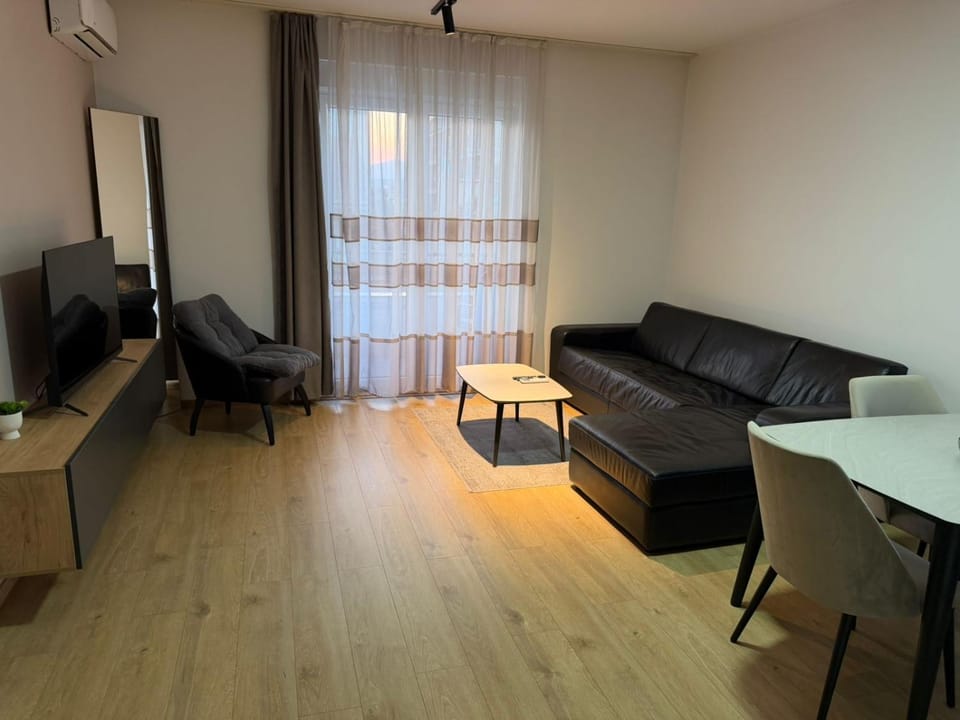 TV and multimedia, Living room, Seating area, air conditioner