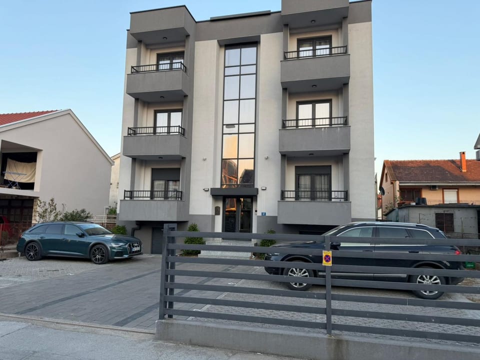 Property building, Neighbourhood, Parking