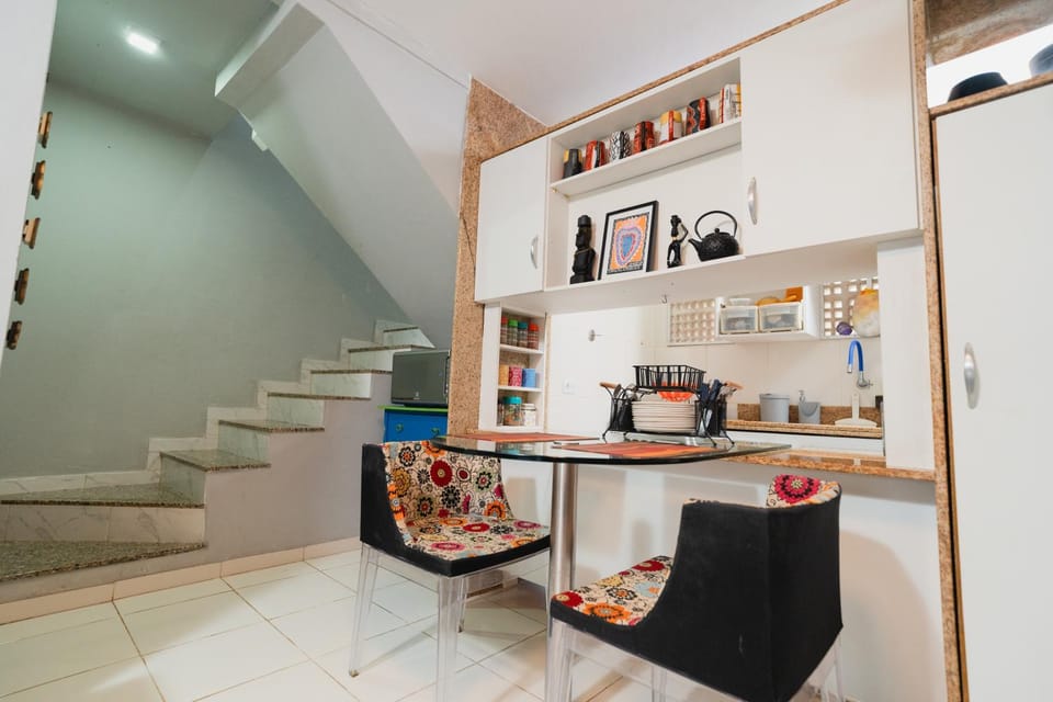 Coffee/tea facilities, Kitchen or kitchenette, Dining area, microwave