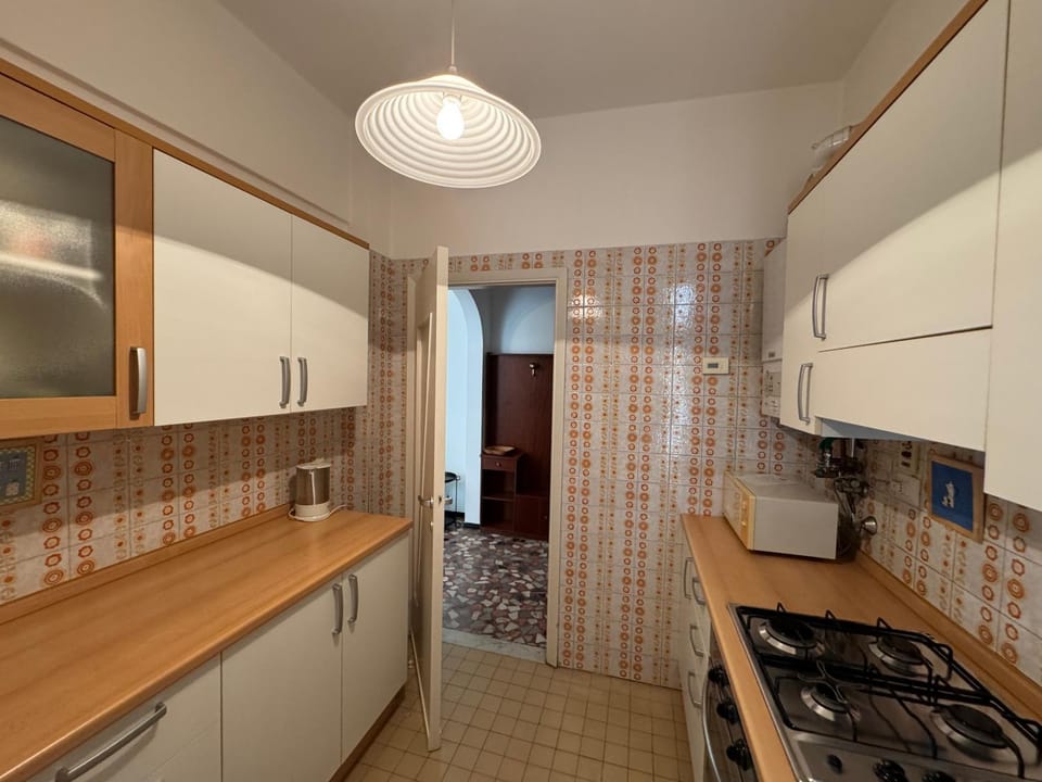 Kitchen or kitchenette, oven