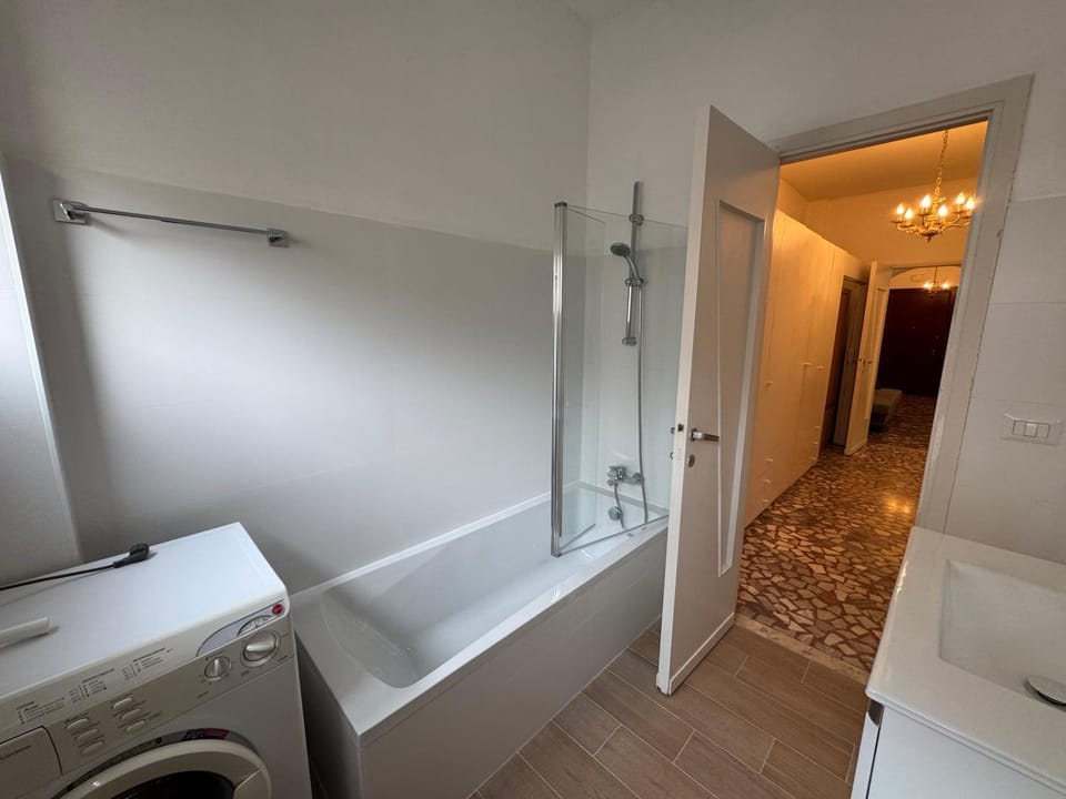 Bathroom, Bath, washing machine