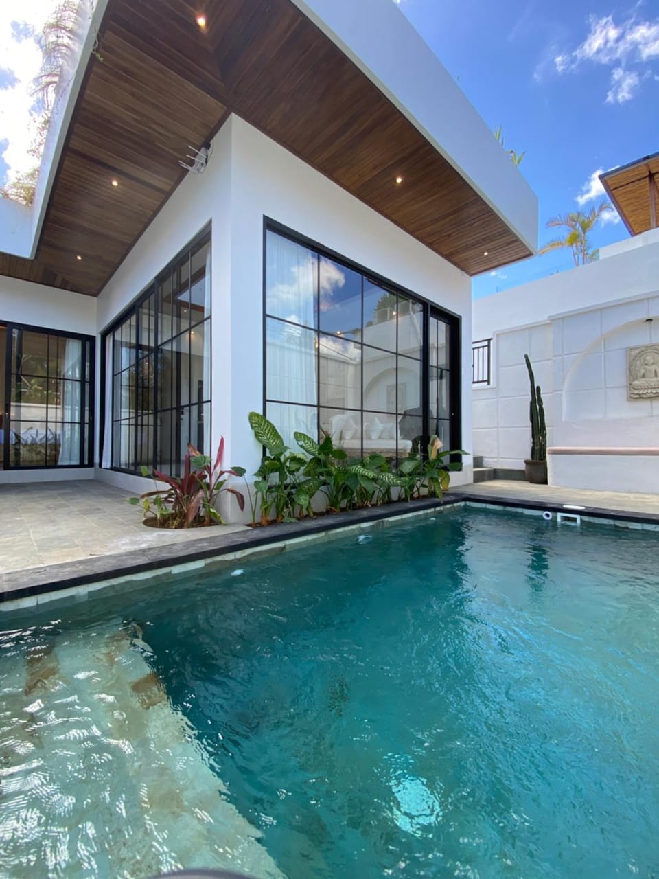 Property building, Day, Pool view, Swimming pool