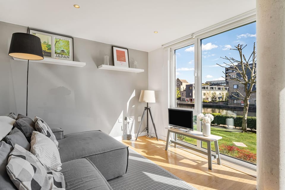 Day, TV and multimedia, View (from property/room), Living room, Seating area