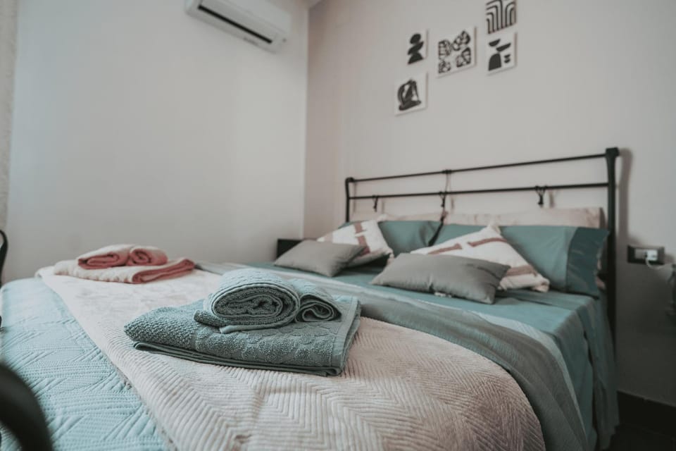 Bed, Photo of the whole room, Bedroom, towels, air conditioner
