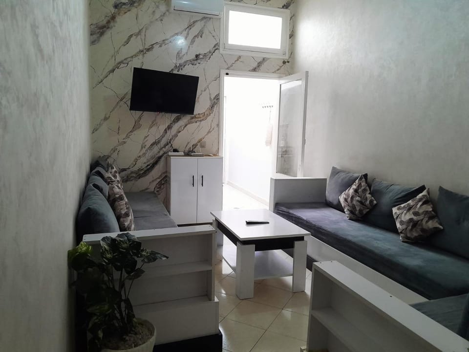 Communal lounge/ TV room, Seating area, air conditioner