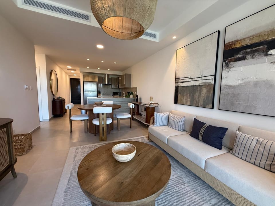 Kitchen or kitchenette, Living room, Seating area, Dining area