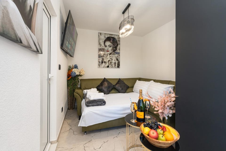 Living room, Bedroom