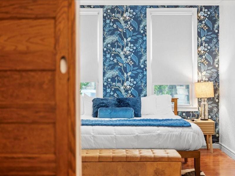 Bed, Decorative detail, Seating area, Bedroom