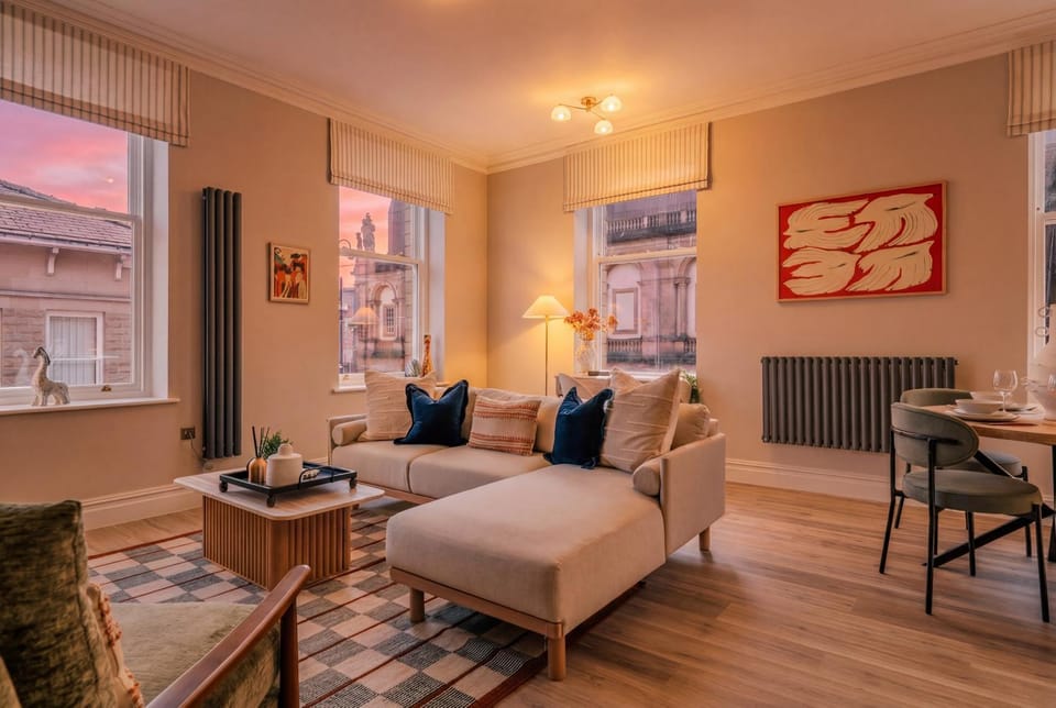 Night, Living room, Decorative detail, Seating area, Dining area