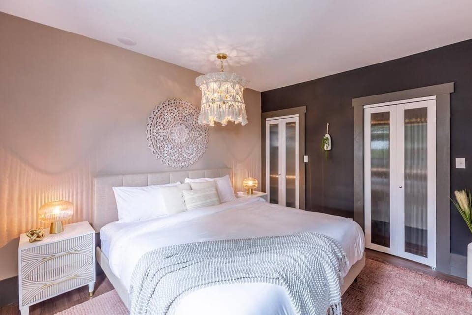 Stylish 2 King Bed Retreat Near Grandview House in Pittsburgh